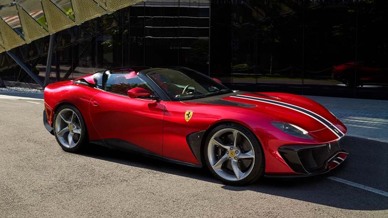 Ferrari, türünün tek örneği SP51’i tanıttı