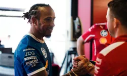 Hamilton “Hız Tapınağı”nda İlk Sinyali Verdi
