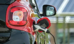 Artan akaryakıt fiyatları tüketiciyi elektrikli ve hibrit araçlara yönlendiriyor