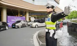 Robot Trafik Polisi Gerçek Hayatta Göreve Başladı