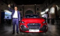 Türkiye'nin Lideri Renault Clio, Şimdi de Türkiye'de Yılın Otomobili