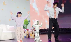 İnsansı Robot Mobo 20'den Fazla Dilde İletişim Kuruyor!