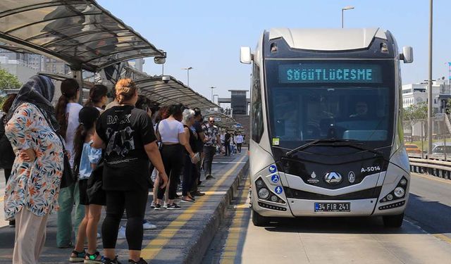 İstanbul'un Yeni Metrobüsleri Sefere Başladı