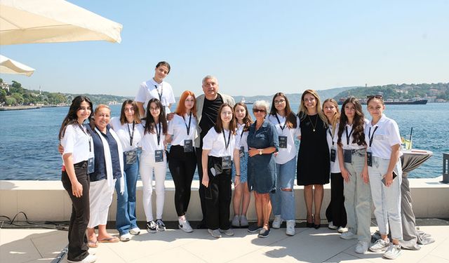 Mercedes-Benz Türk’ün “Her Kızımız Bir Yıldız” programı