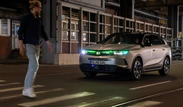 Opel'den Geleceğin Aydınlatma İletişim Sistemi