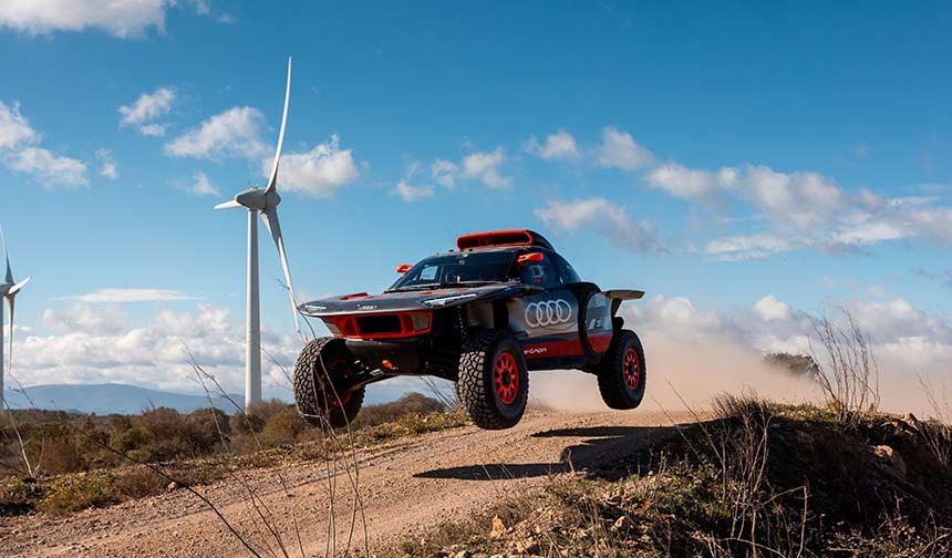 Audi RS Q e-tron Dakar’dan önceki son testini yaptı 