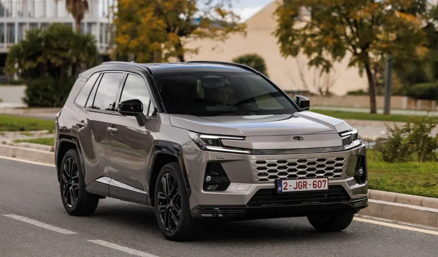 Yeni Toyota RAV4 en yeni hibrit teknolojileriyle geliyor