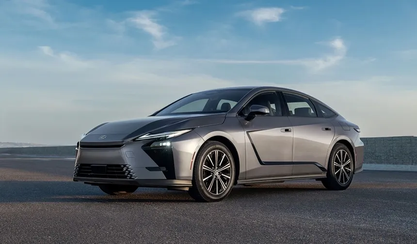 Lexus ES Türkiye’ye Geliyor: Hibrit Lüks Sedanda Yeni Dönem
