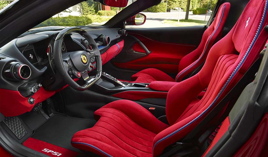 Ferrari SP51 kokpit