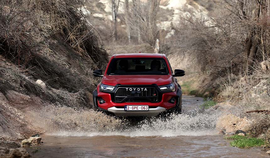 Toyota Hilux Su Gecisi