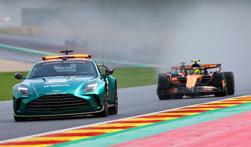 F1 Belçika Gp'si Güvenlik Aracı Öncülüğünde Yarışa Başladı