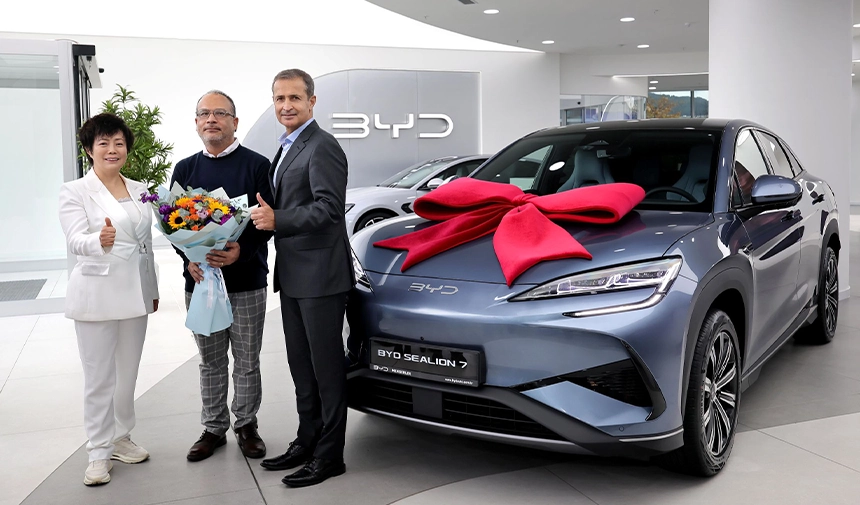 Stella Li Ozgur Sapmaz Ismail Ergun Teslimat