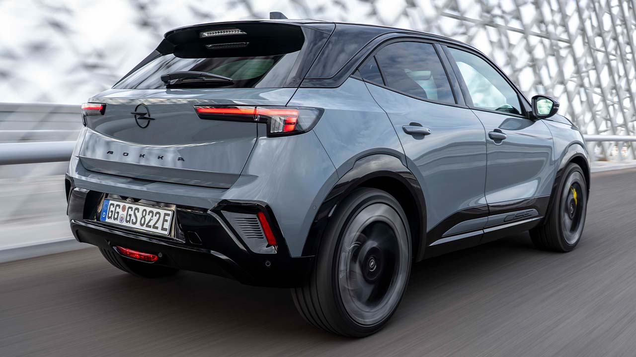 Yeni Mokka Gse, 281 Beygirlik Gücü Ve 345 Nm Tork Üretten Elektrikli Motoruyla 200 Km:s Azami Hıza Ulaşırken, 0'Dan 100 Km:s Hıza Yalnızca 5,9 Saniyede Çıkabiliyor.