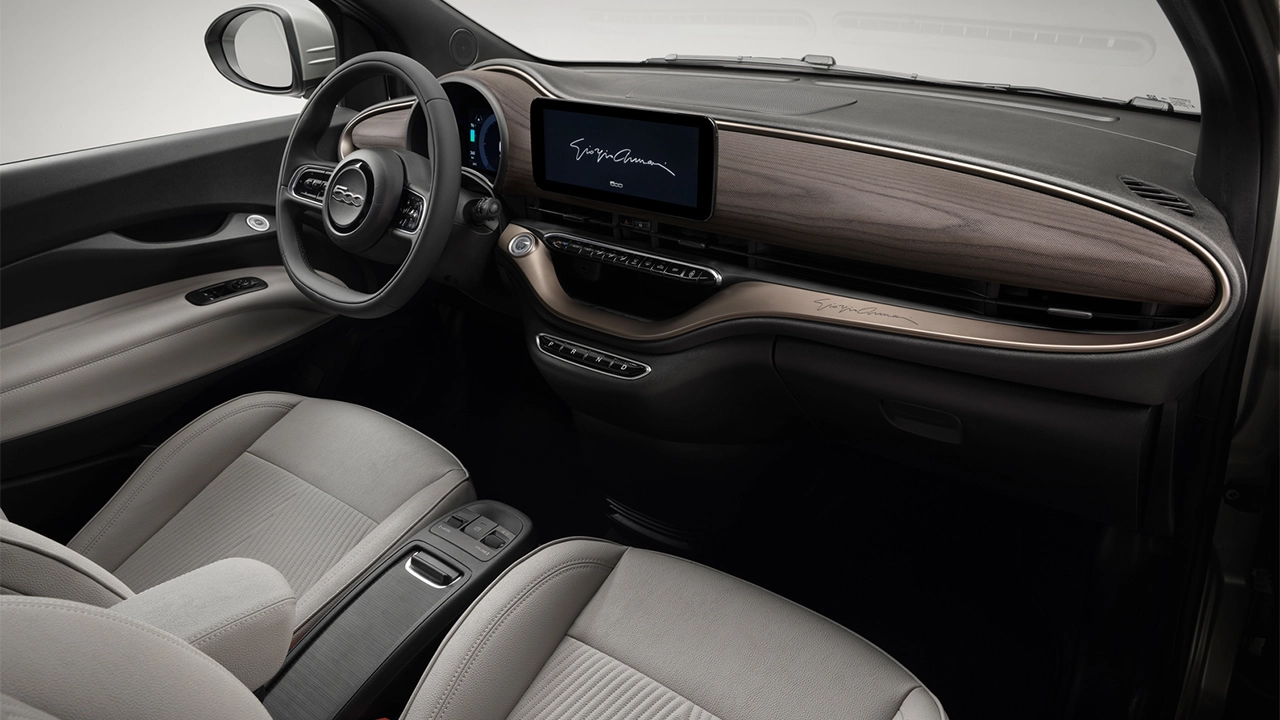 Fiat 500E Giorgio Armani Collector's Edition Kokpit