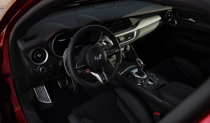 Giulia Quadrifoglio Collezione Kokpit