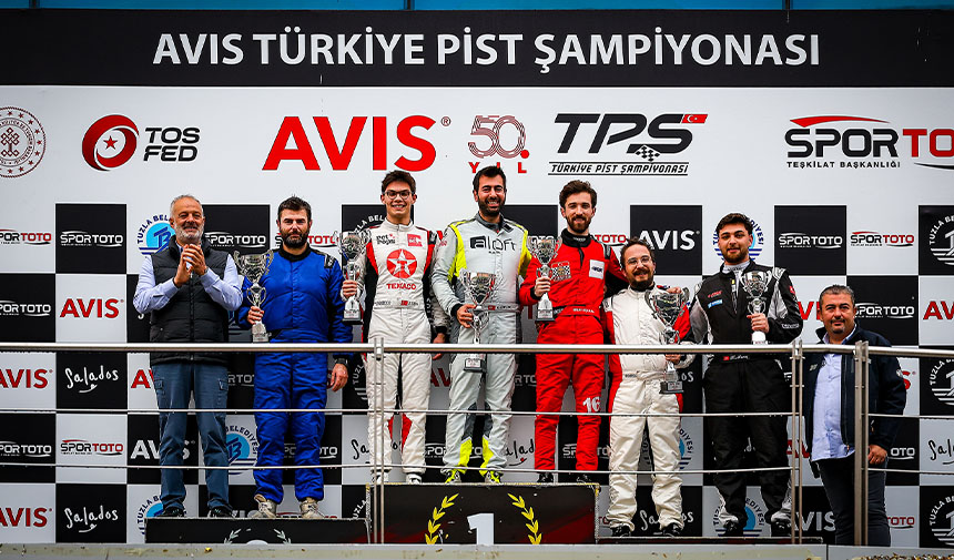 Pist Yarisi Podyum-2