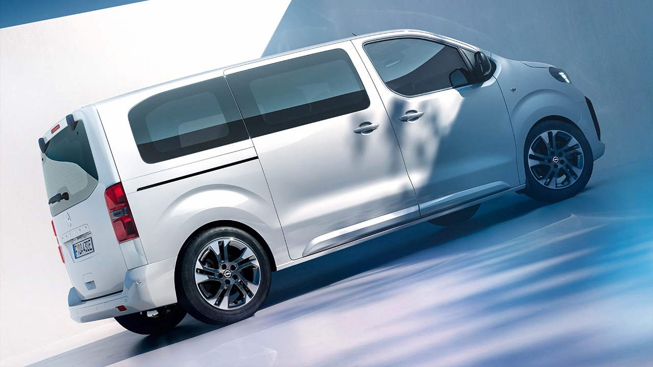 Yerli Opel Zafira'da Binek Otomobil Konforu