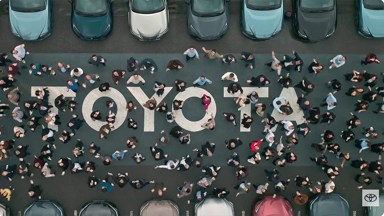 Toyota Yeni Reklam Filmi'nde Alışılmışında Dışında Detaylar Var