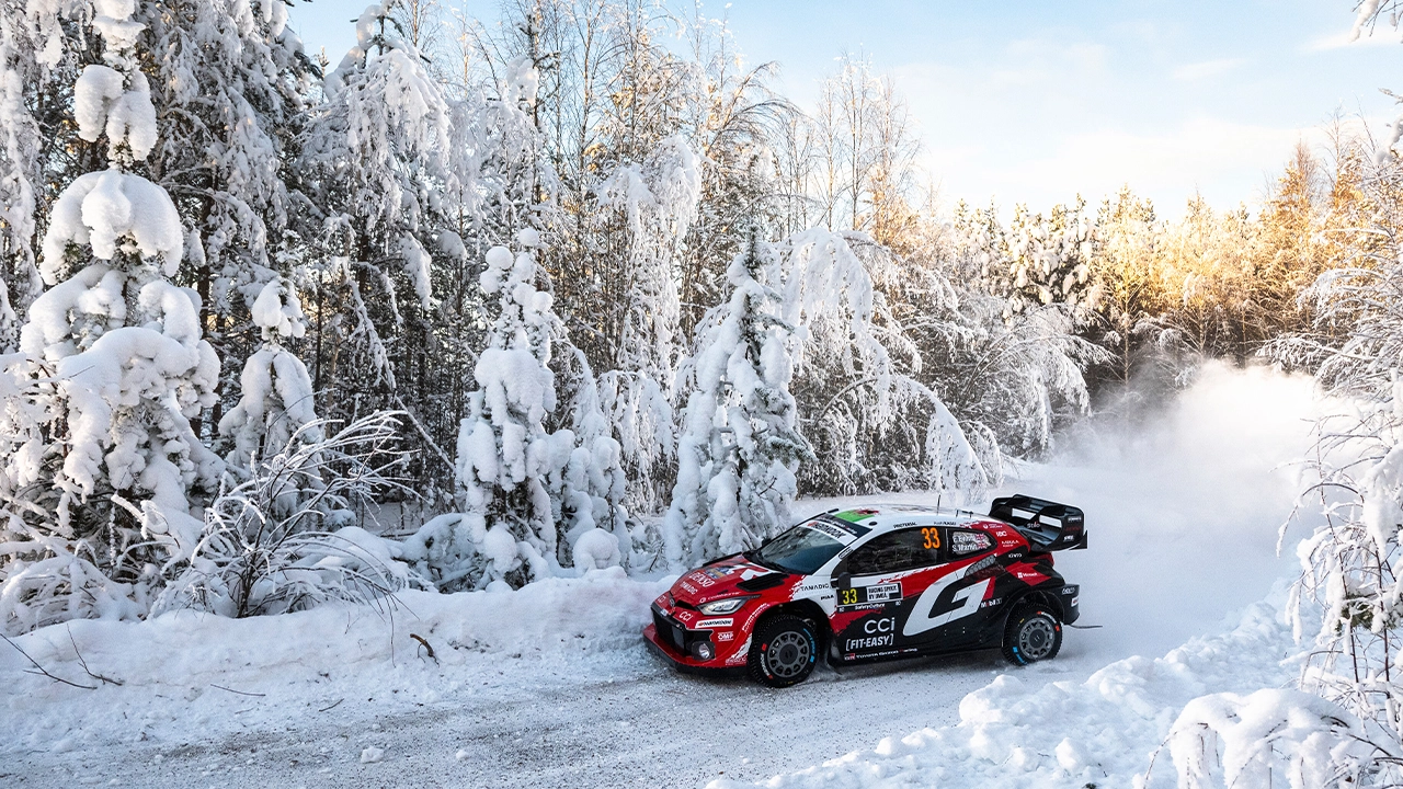 33 Numara Ile Yarışan Toyota Pilotu Elfyn Evans, Liderliği Takım Arkadaşı Solberg'ten Geri Aldı