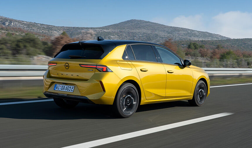 Yenilenen Opel Astra Arka Gorunum