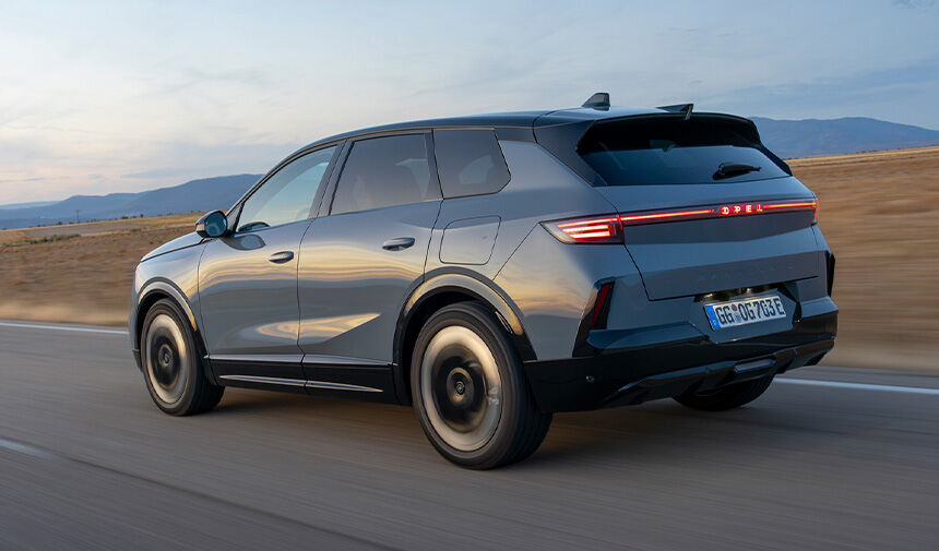 Yeni Opel Grandland Elektrik Arka Gorunum