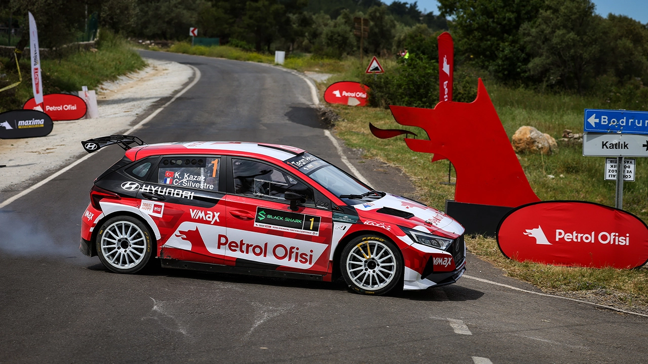 Kerem Kazaz Ve Co Pilotu Corentin Silvestre