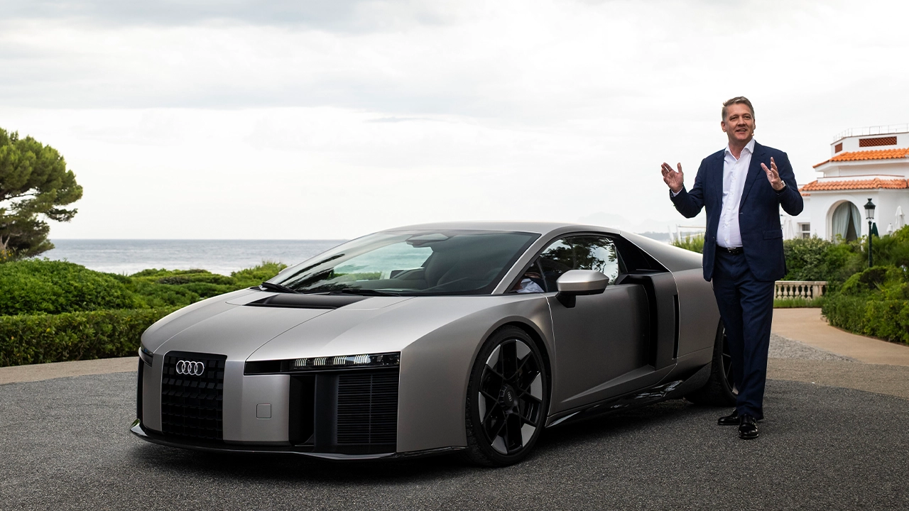 Audi, Nuvolari Ile Yüksek Performanslı Hibrit Güç Aktarma Sistemine Sahip Ilk Süper Otomobilini Tanıtıyor. Ceo Gernot Döllner, Côte D'azur'da Üretime Yakın Prototipin Tanıtımında.