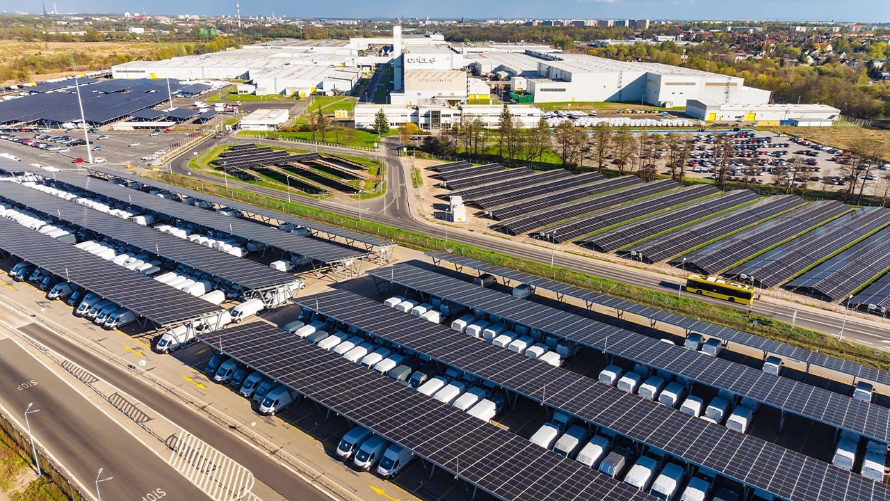Stellantis Fabrikaları Güneş Enerjisine Geçiyor