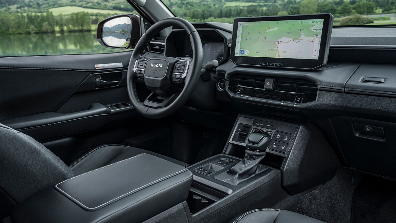 Toyota, Tamamen Yeni 9. Nesil Hilux Kokpit