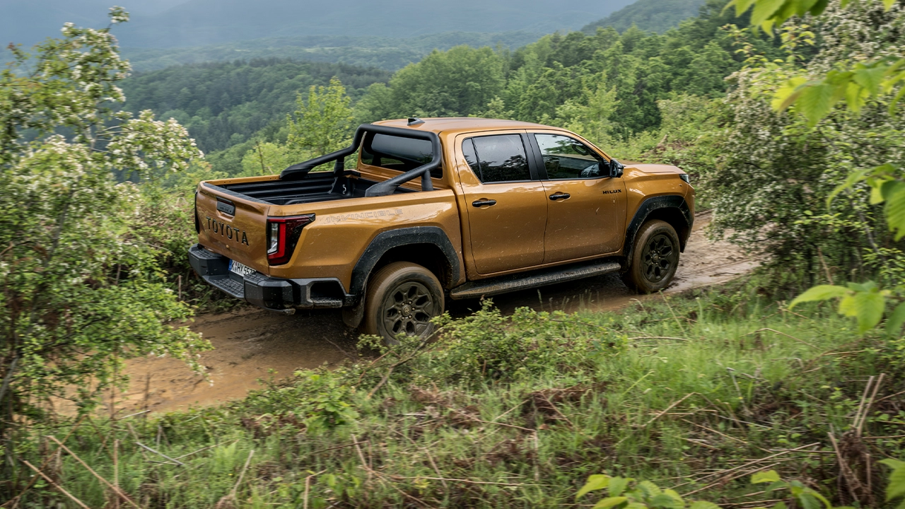 Yeni Hilux standart 4x4 çekiş sistemi ve 2.8 L Hybrid 48V Motoruyla Ağustos’ta Türkiye’de