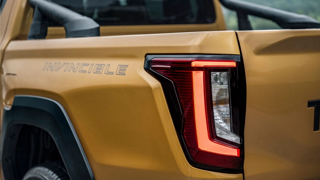 Yeni Hilux Sis Farı Çerçeveleri, Kaslı Tampon Yapısı,
