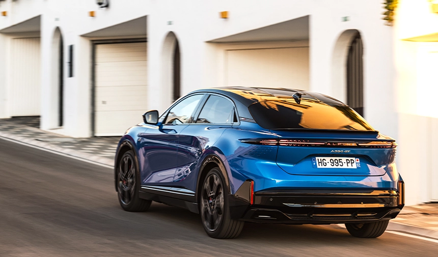 Alpine A390 Arka Görünüm