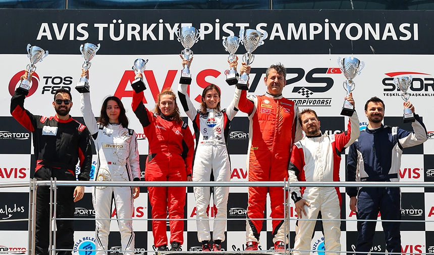 Pist Yarışı Ödül Töreni