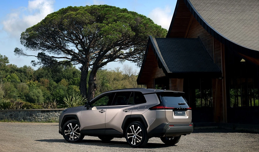 Rav4 Arka Görünüm