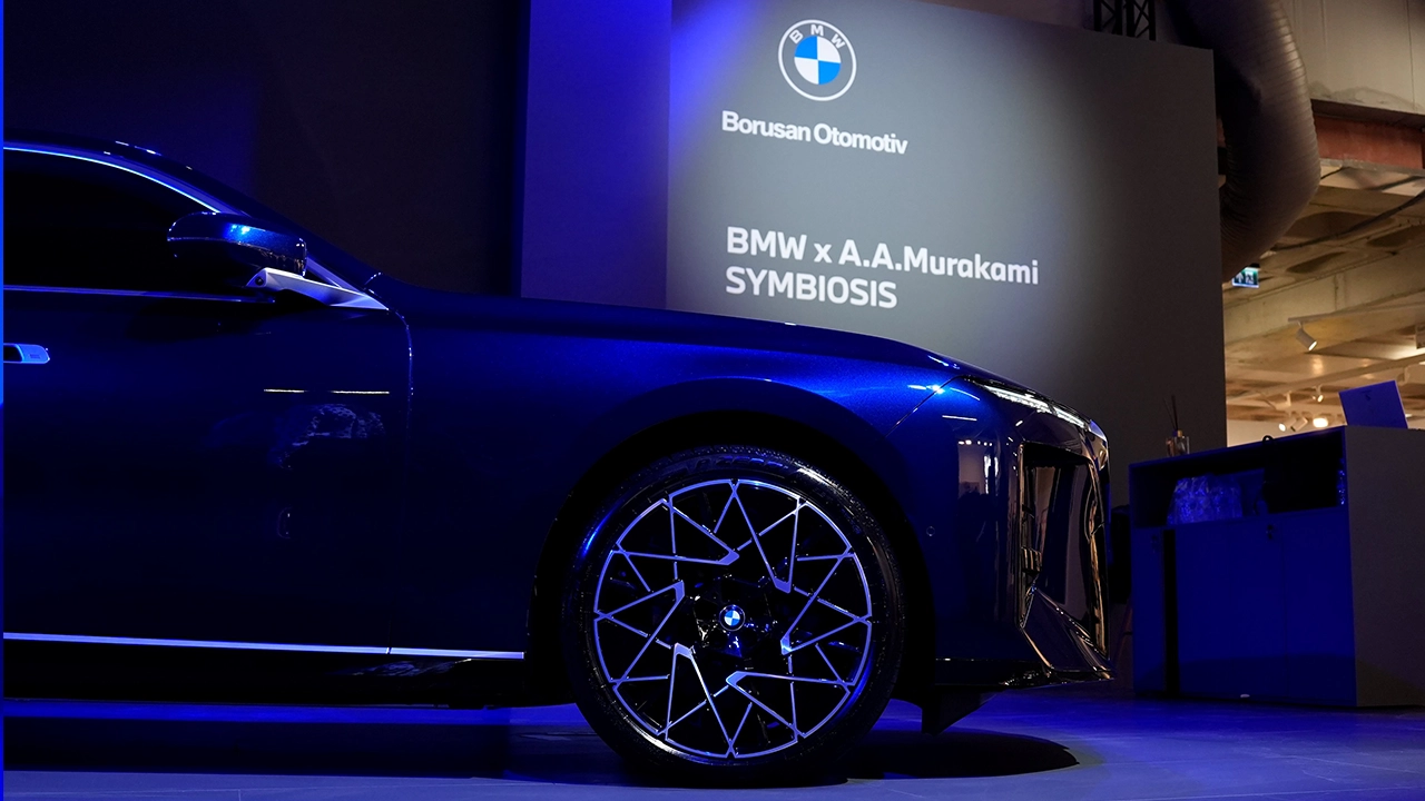 A.a.murakami’nin Bmw’nin Neue Klasse Vizyonundan Ilham Alarak Yarattığı “Symbiosis”