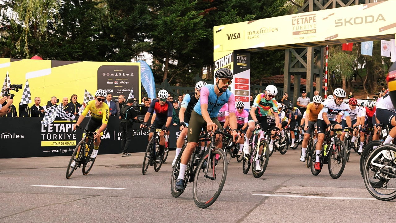 Chris Froome, 97.6 Kilometrelik Uzun Parkur’da Bisikletçilerle Birlikte Pedal Çevirdi.